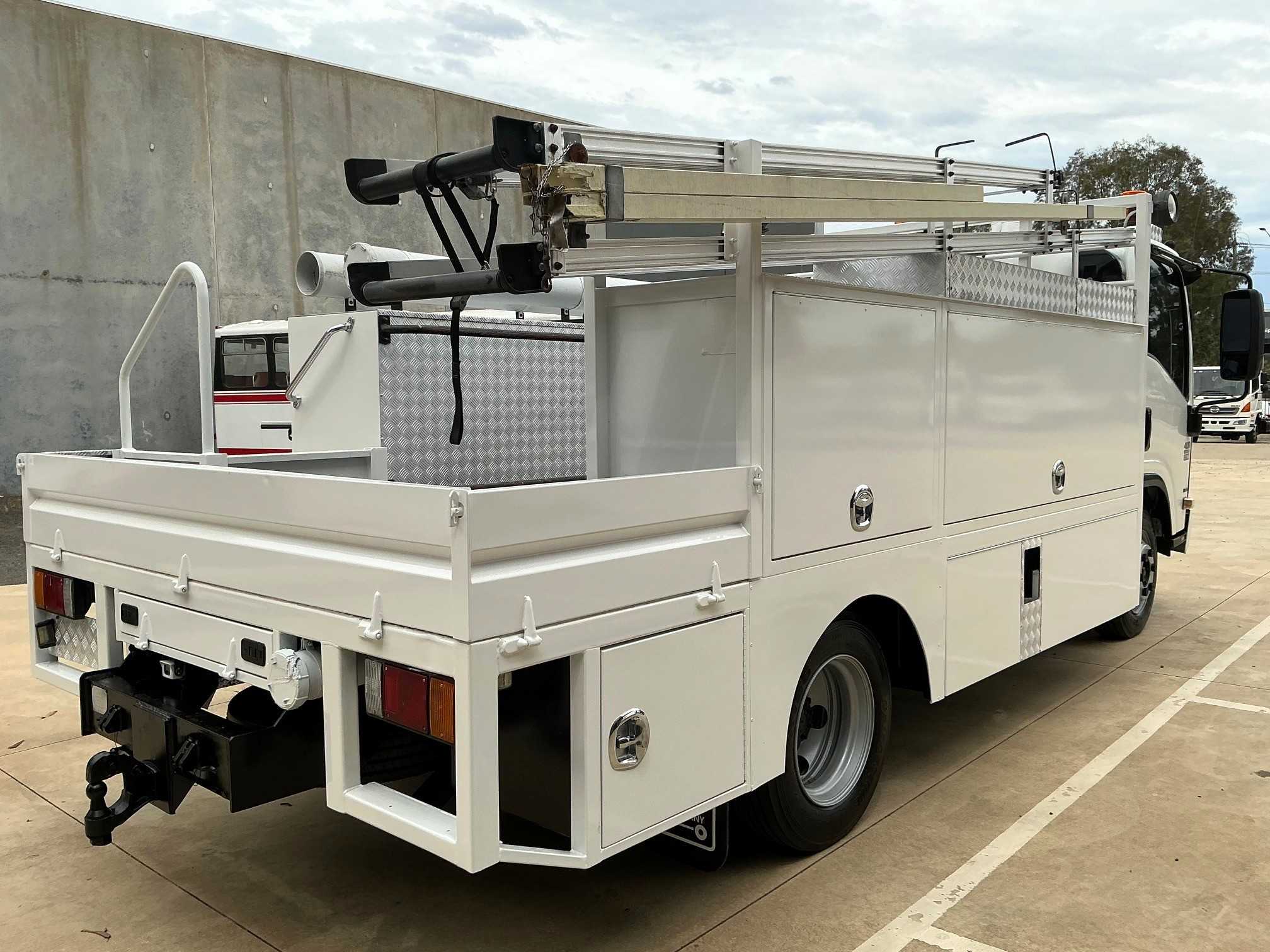 2009 ISUZU NPR400 SERVICE VEHICLE