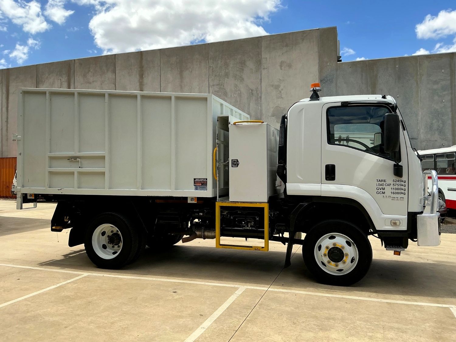2017 Isuzu FSS110-210 Chipper Tipper