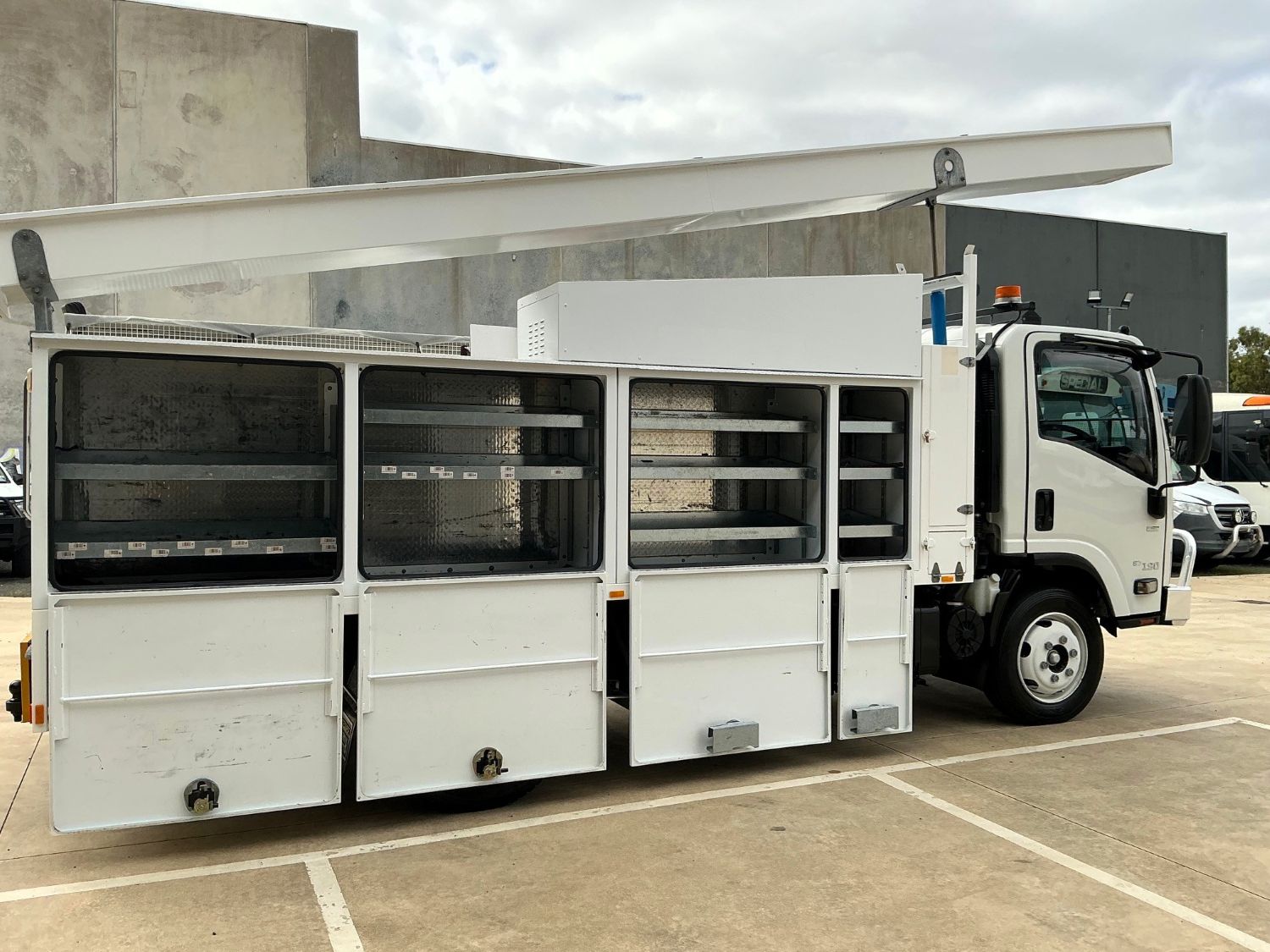 2015 Isuzu NQR87-190 Service Body