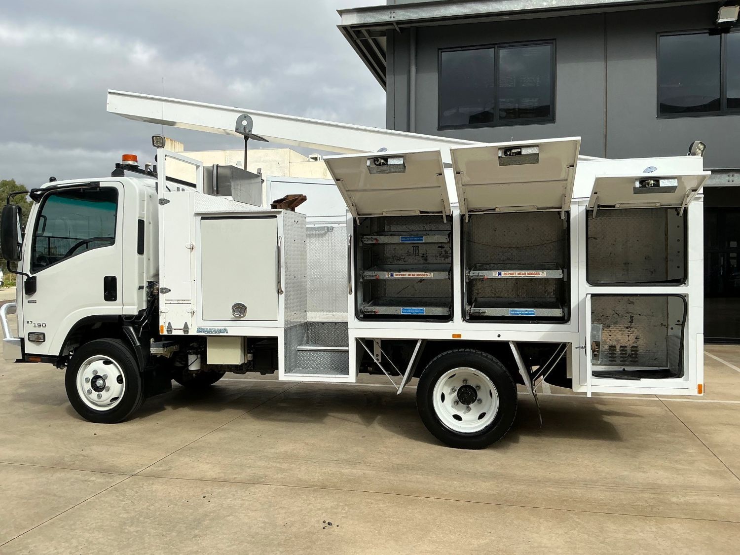 2015 Isuzu NQR87-190 Service Body