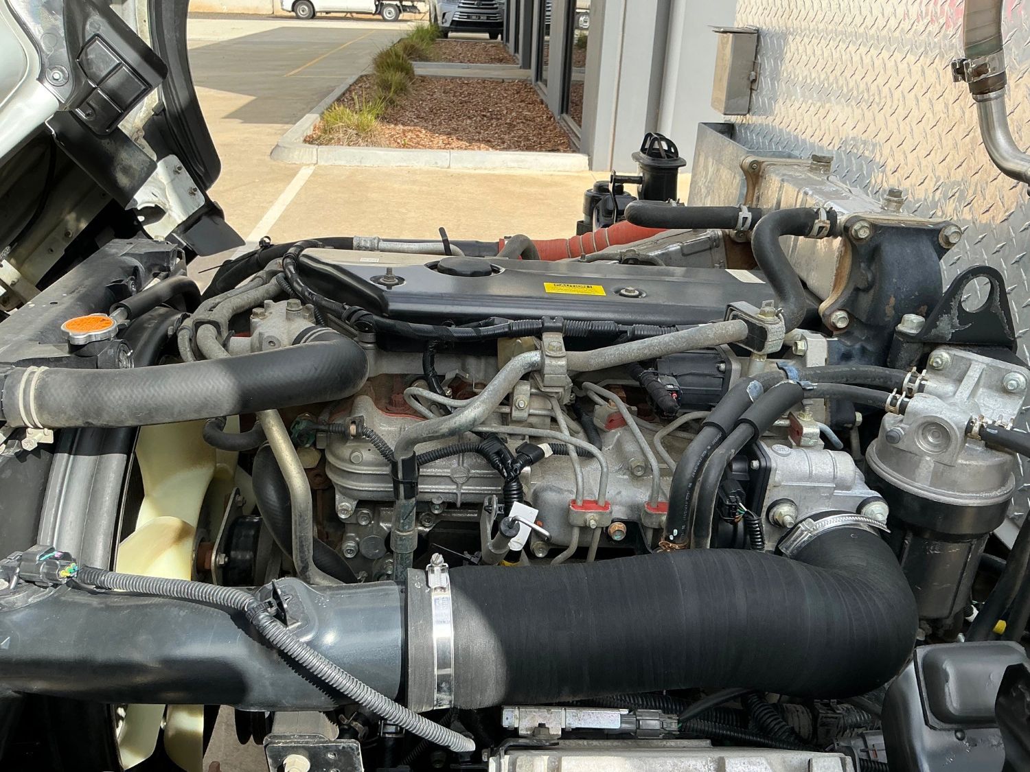 2015 Isuzu NQR87-190 Service Body