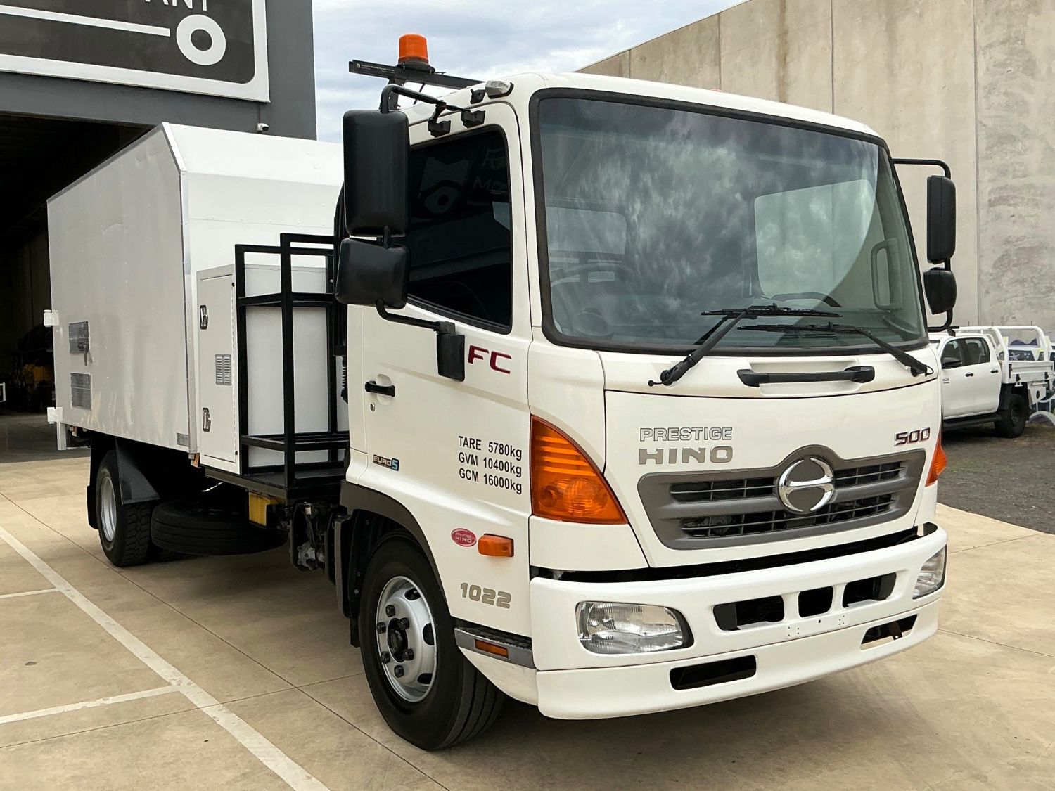 2013 Hino FC500 Chipper Tipper