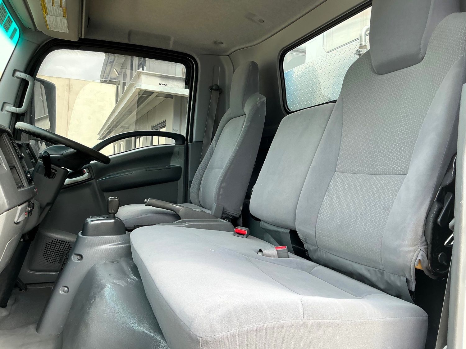 2015 Isuzu NQR87-190 Service Body