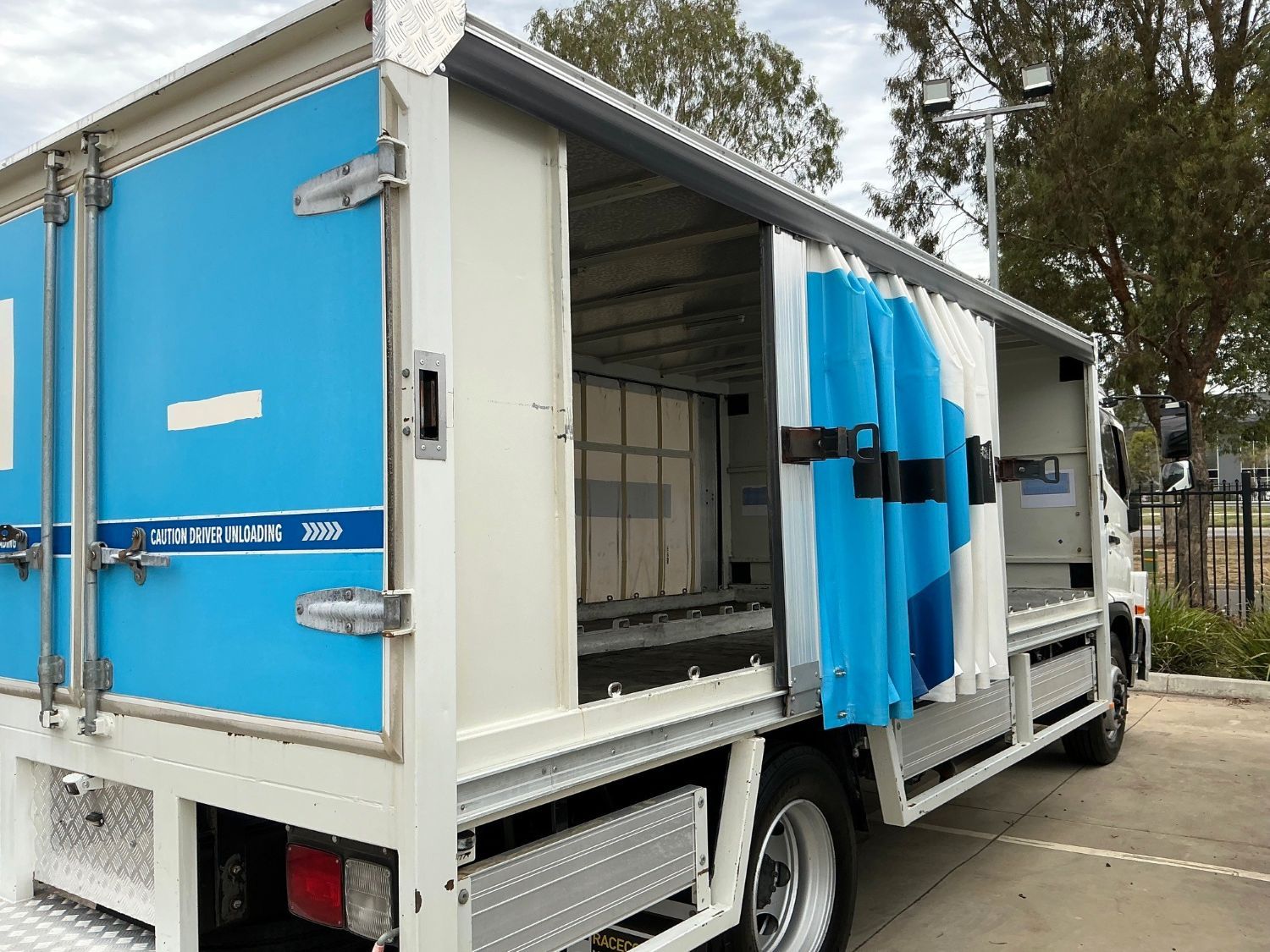 2020 HINO FE500 CURTAINSIDER image 15