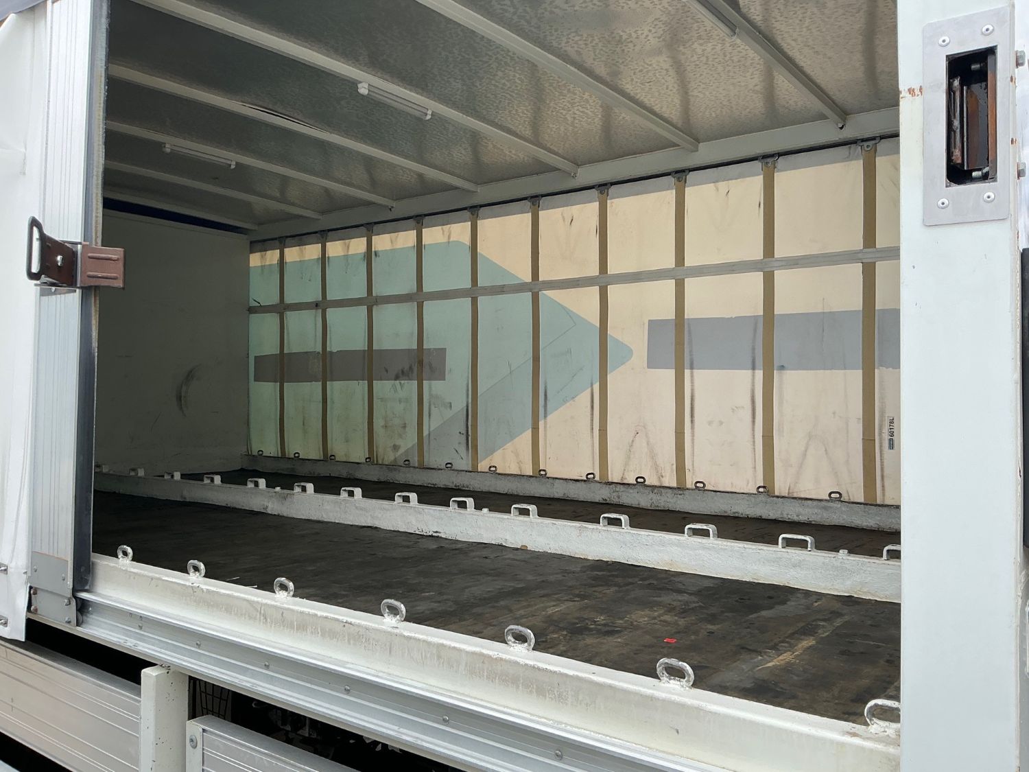 2020 HINO FE500 CURTAINSIDER image 16