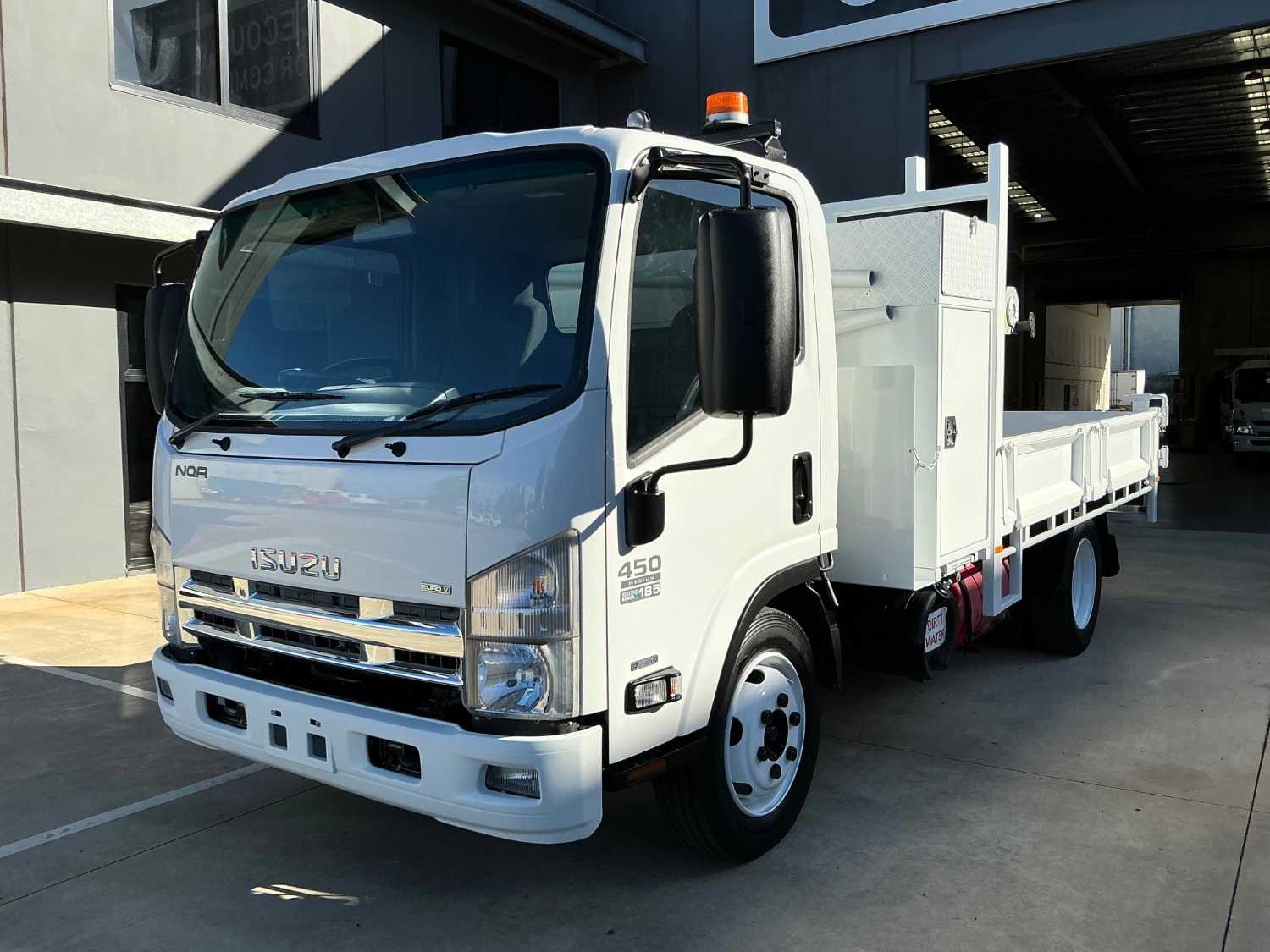 2013 ISUZU NQR450 TIPPER