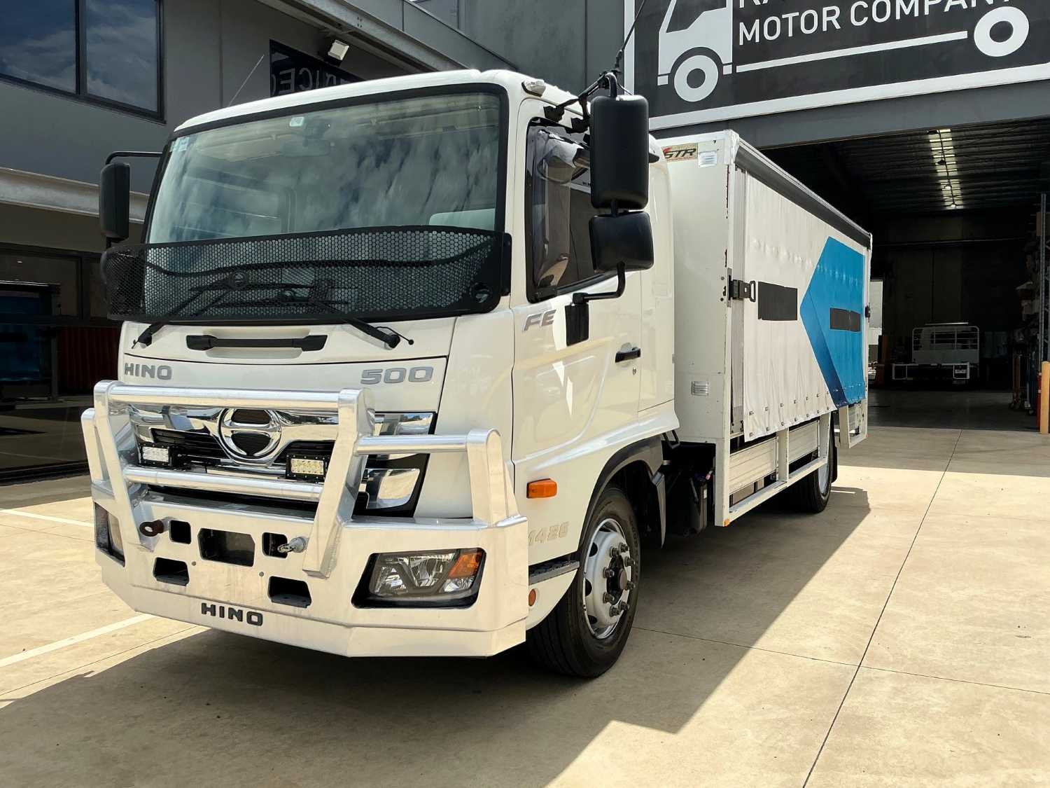 2020 HINO FE500 CURTAINSIDER