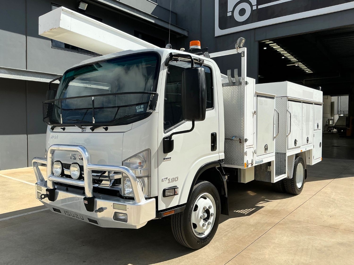 2015 Isuzu NQR87-190 Service Body