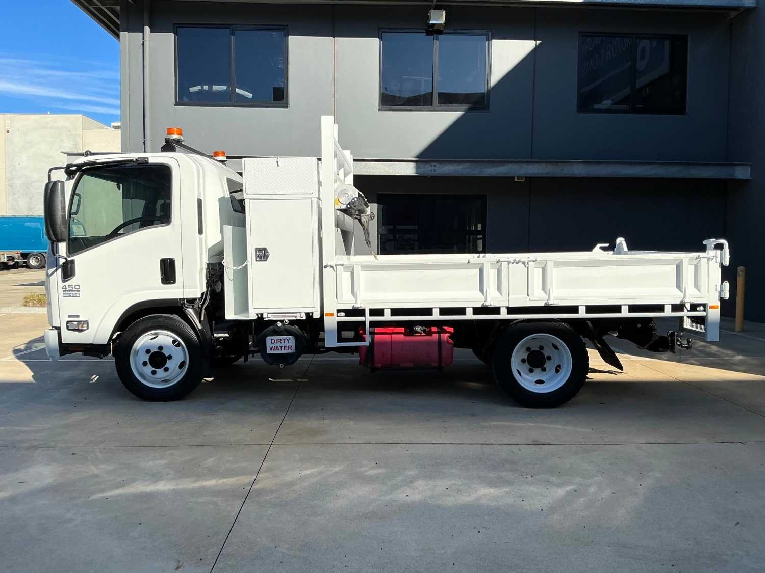 2013 ISUZU NQR450 TIPPER