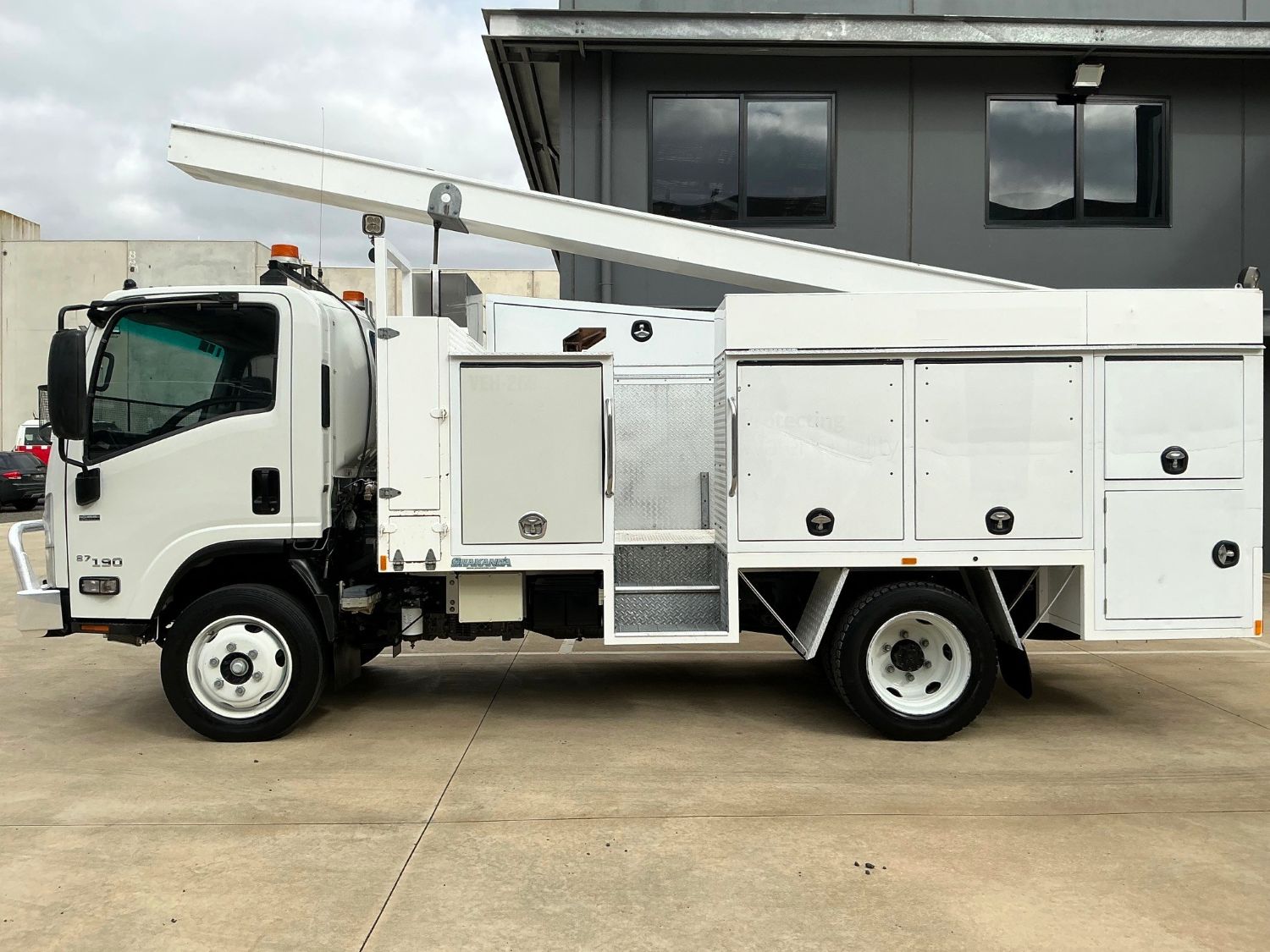 2015 Isuzu NQR87-190 Service Body