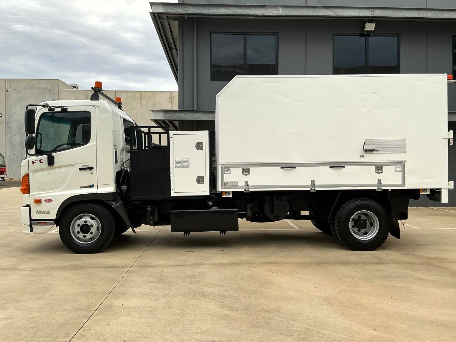 2013 Hino FC500 Chipper Tipper