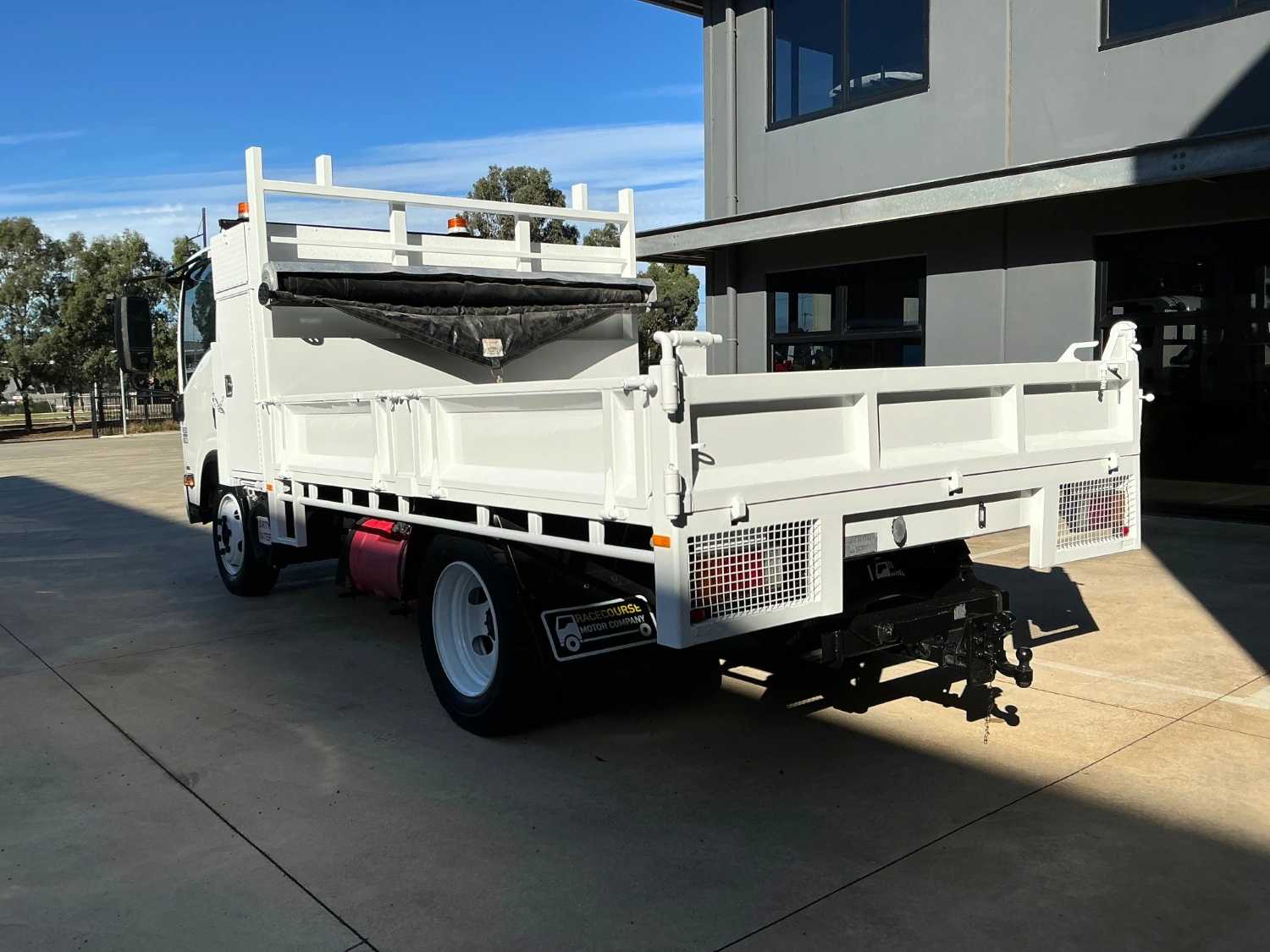 2013 ISUZU NQR450 TIPPER
