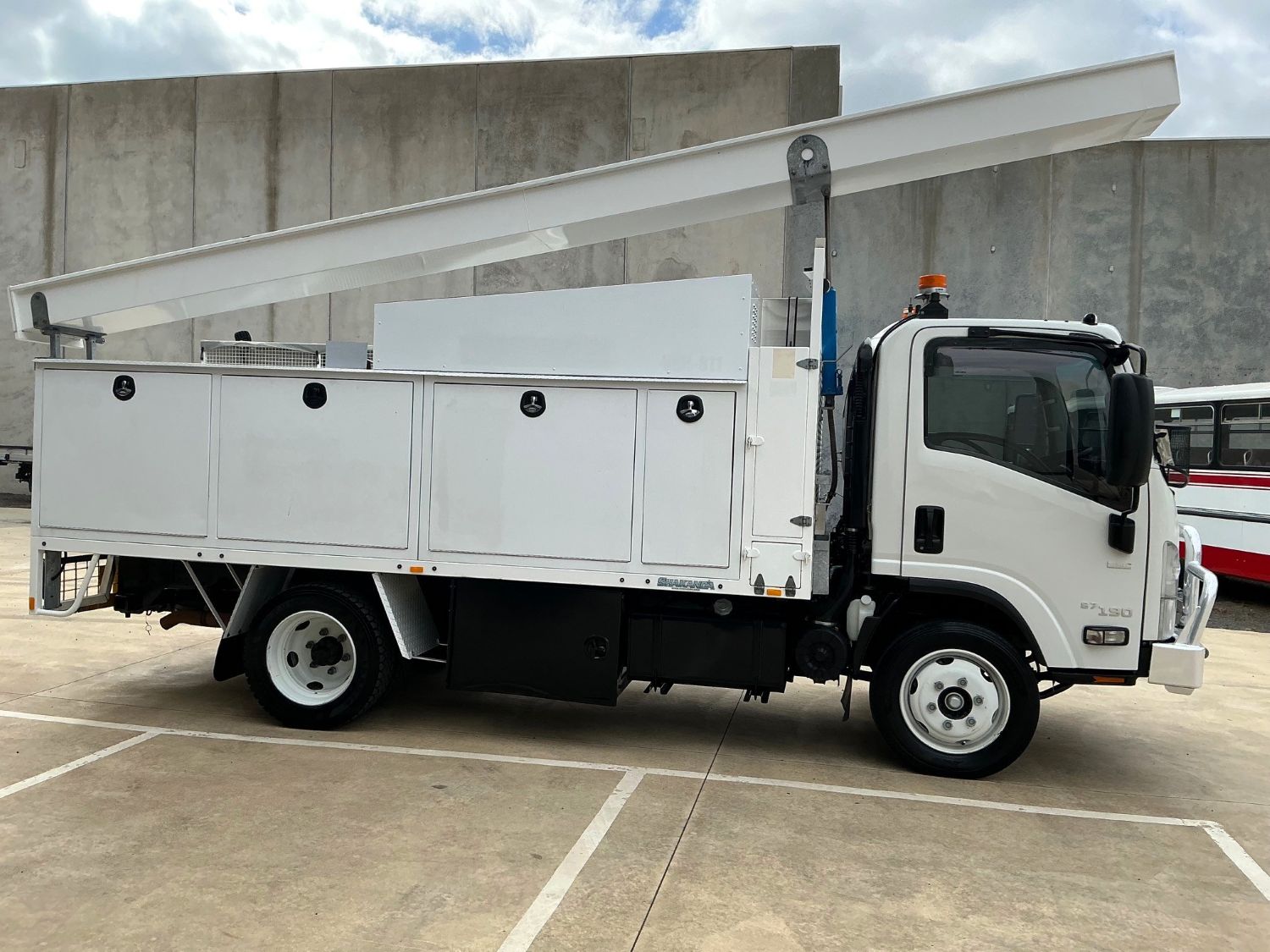 2015 Isuzu NQR87-190 Service Body