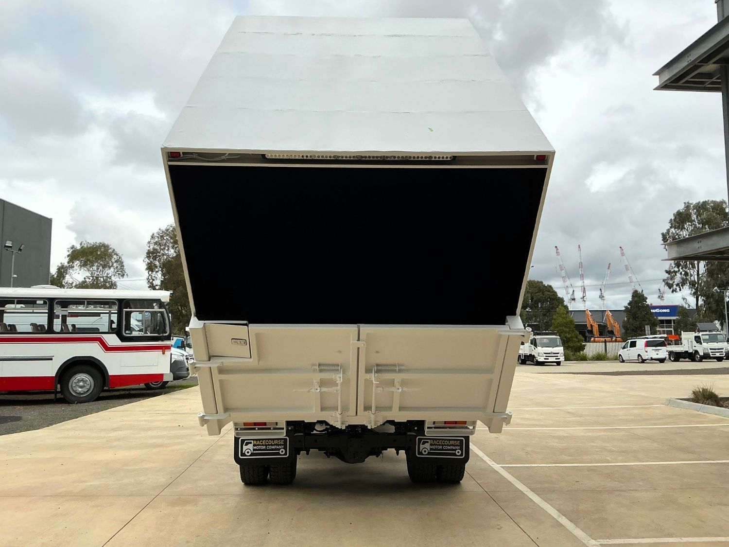 2014 ISUZU FRR600 CHIPPER TIPPER