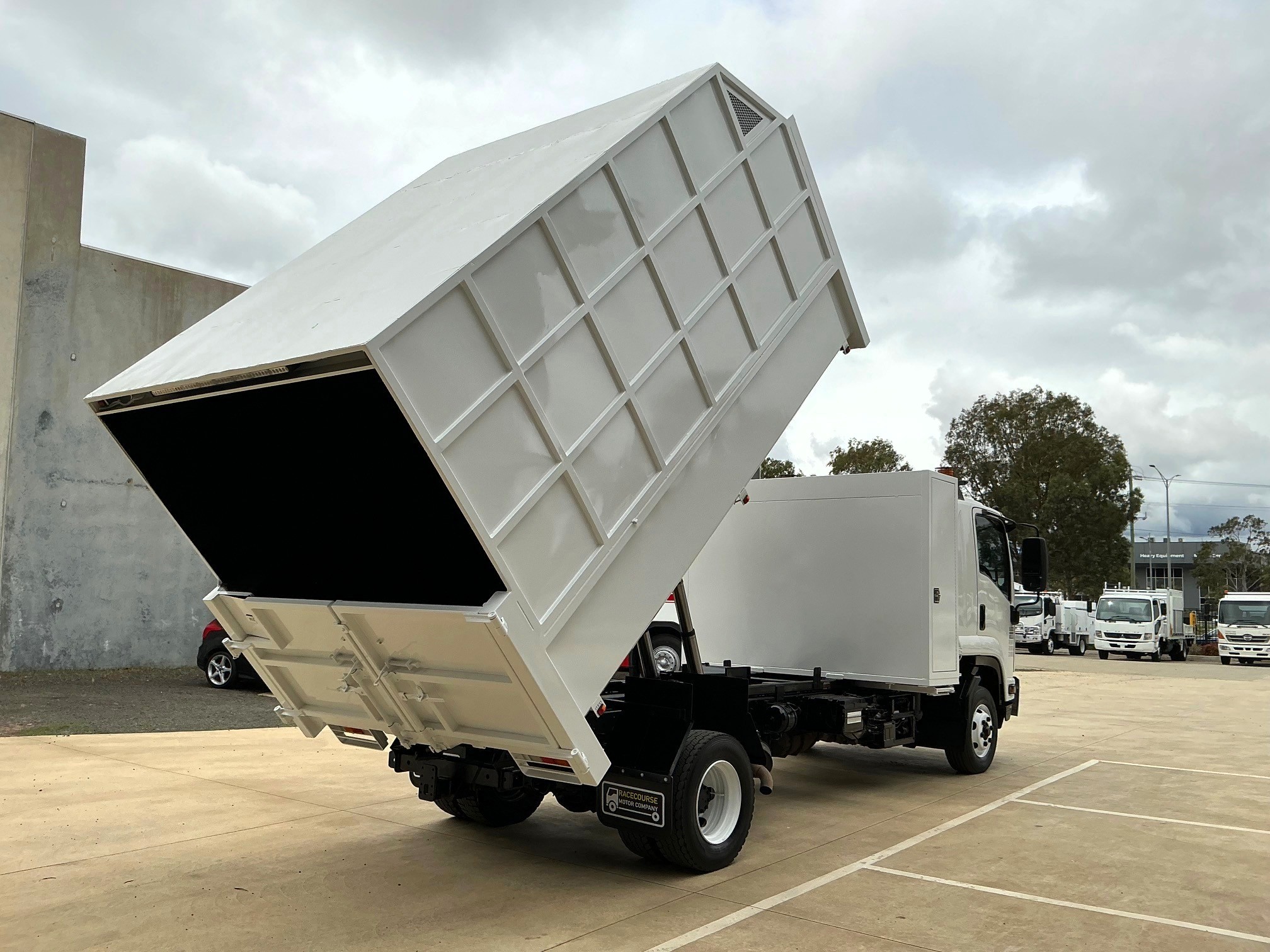 2014 ISUZU FRR600 CHIPPER TIPPER