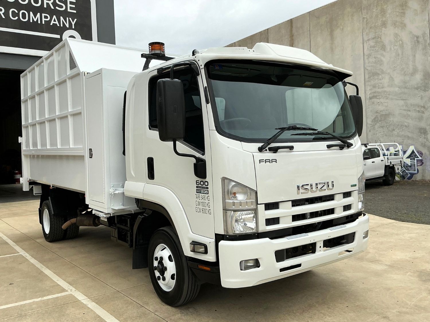 2014 ISUZU FRR600 CHIPPER TIPPER