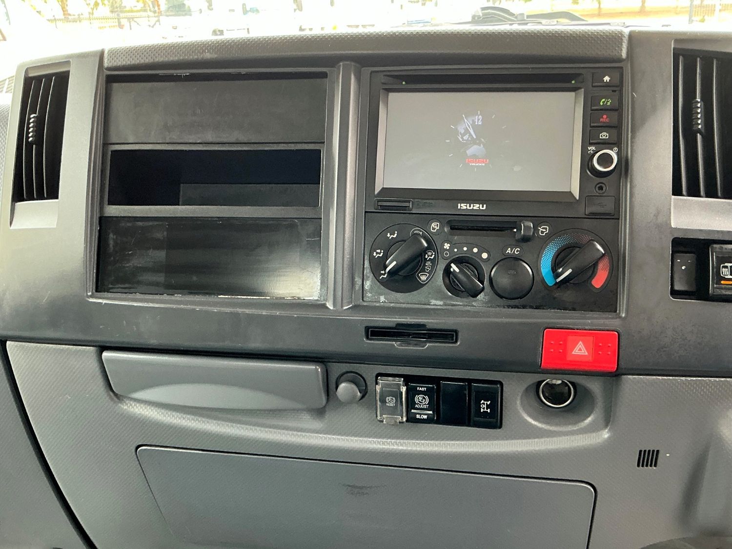 2014 ISUZU FRR600 CHIPPER TIPPER