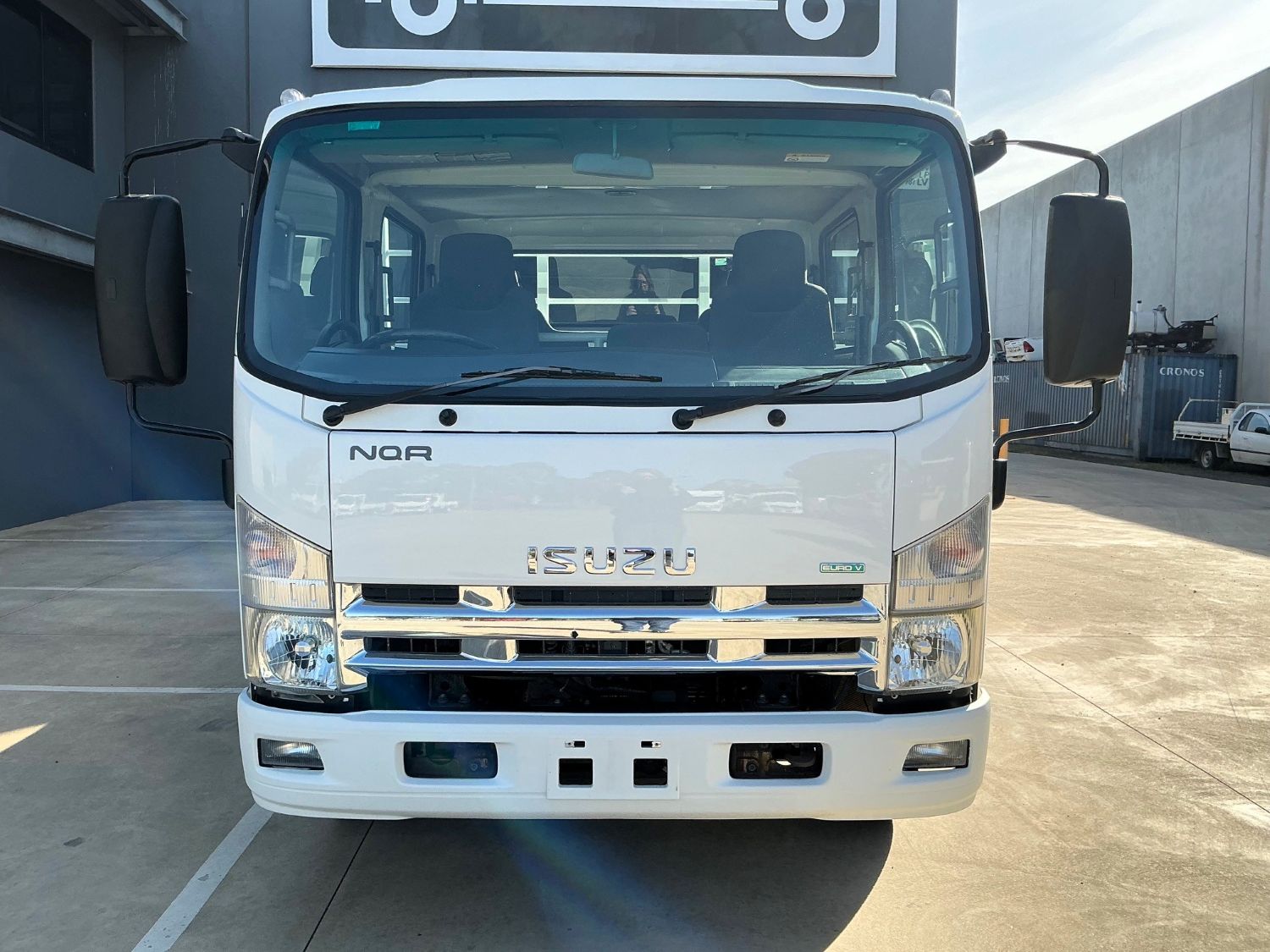 2015 Isuzu NQR450 Dual Cab Tray