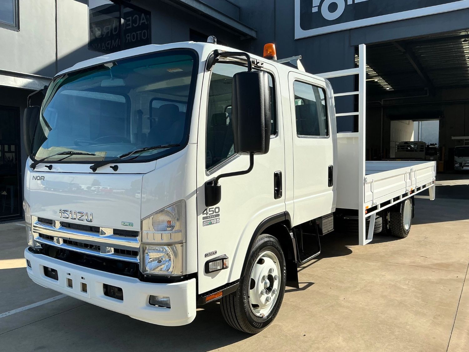 2015 Isuzu NQR450 Dual Cab Tray
