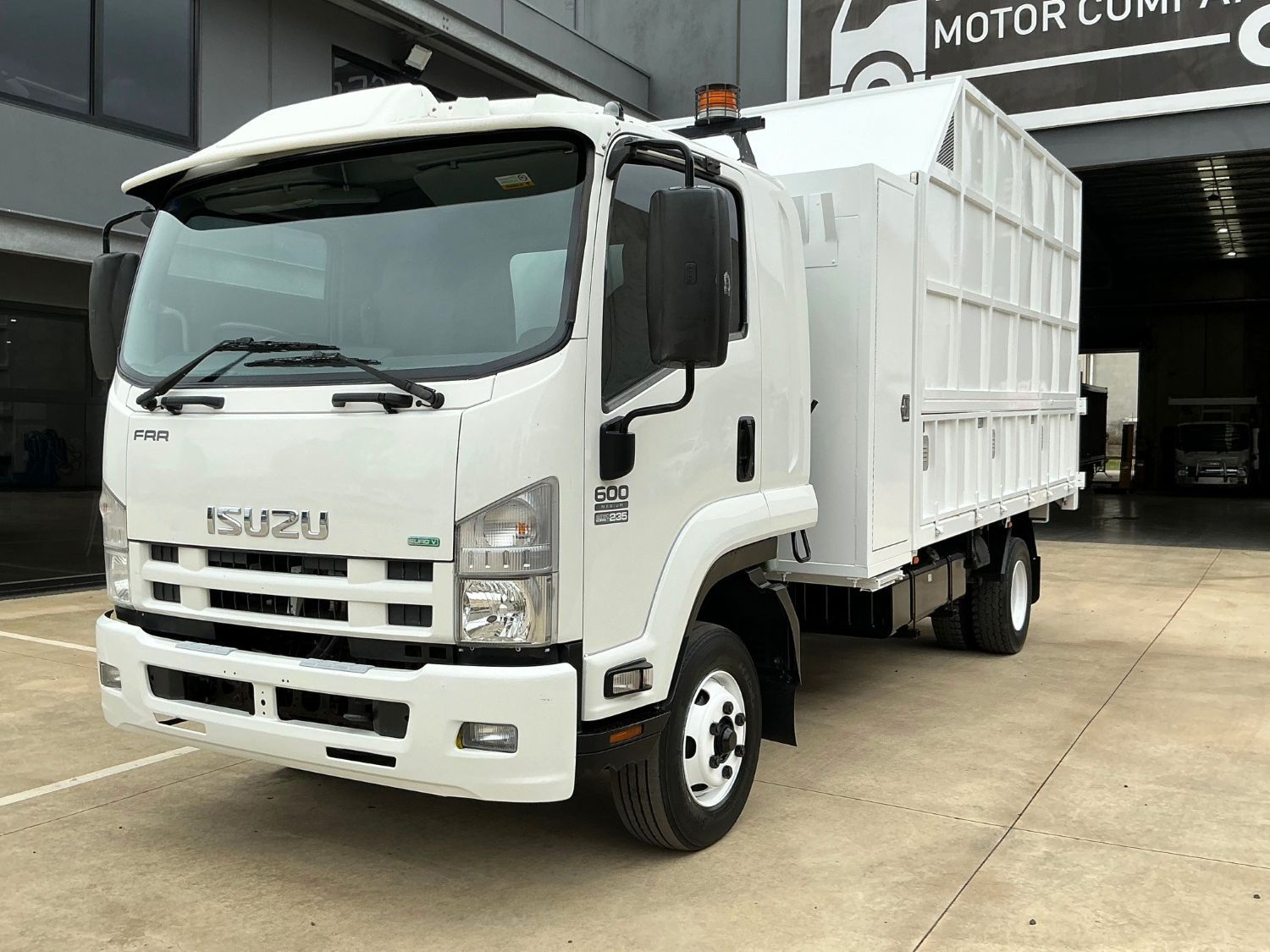 2014 ISUZU FRR600 CHIPPER TIPPER
