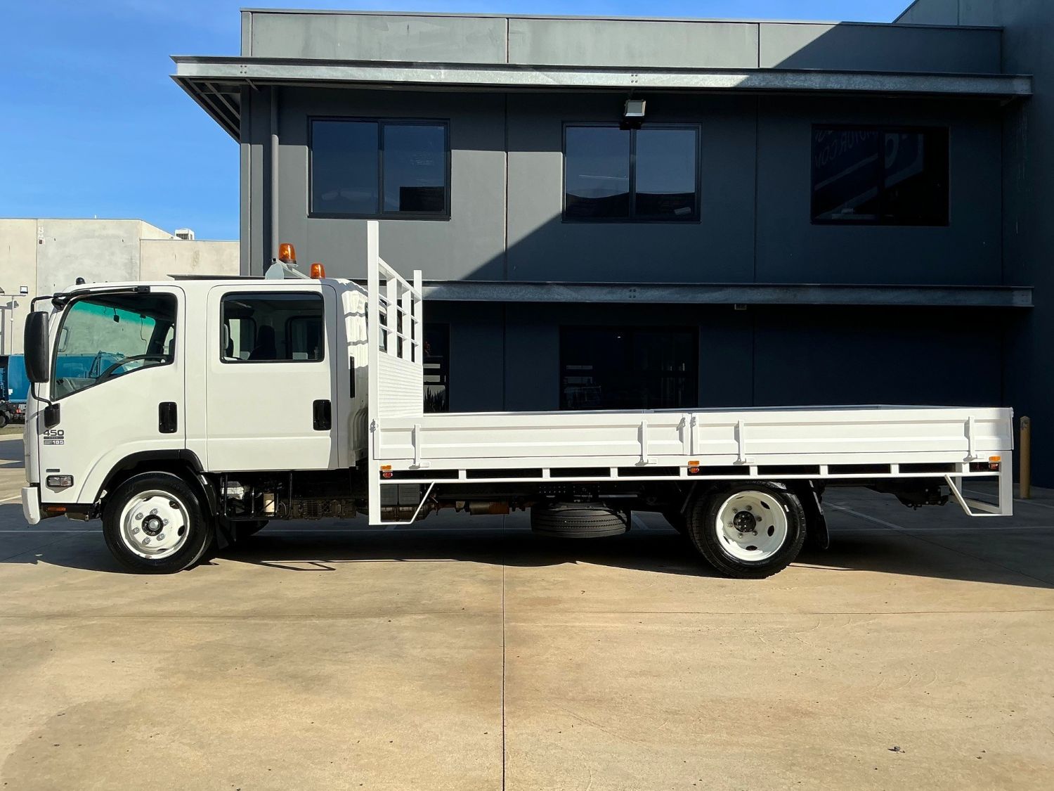 2015 Isuzu NQR450 Dual Cab Tray