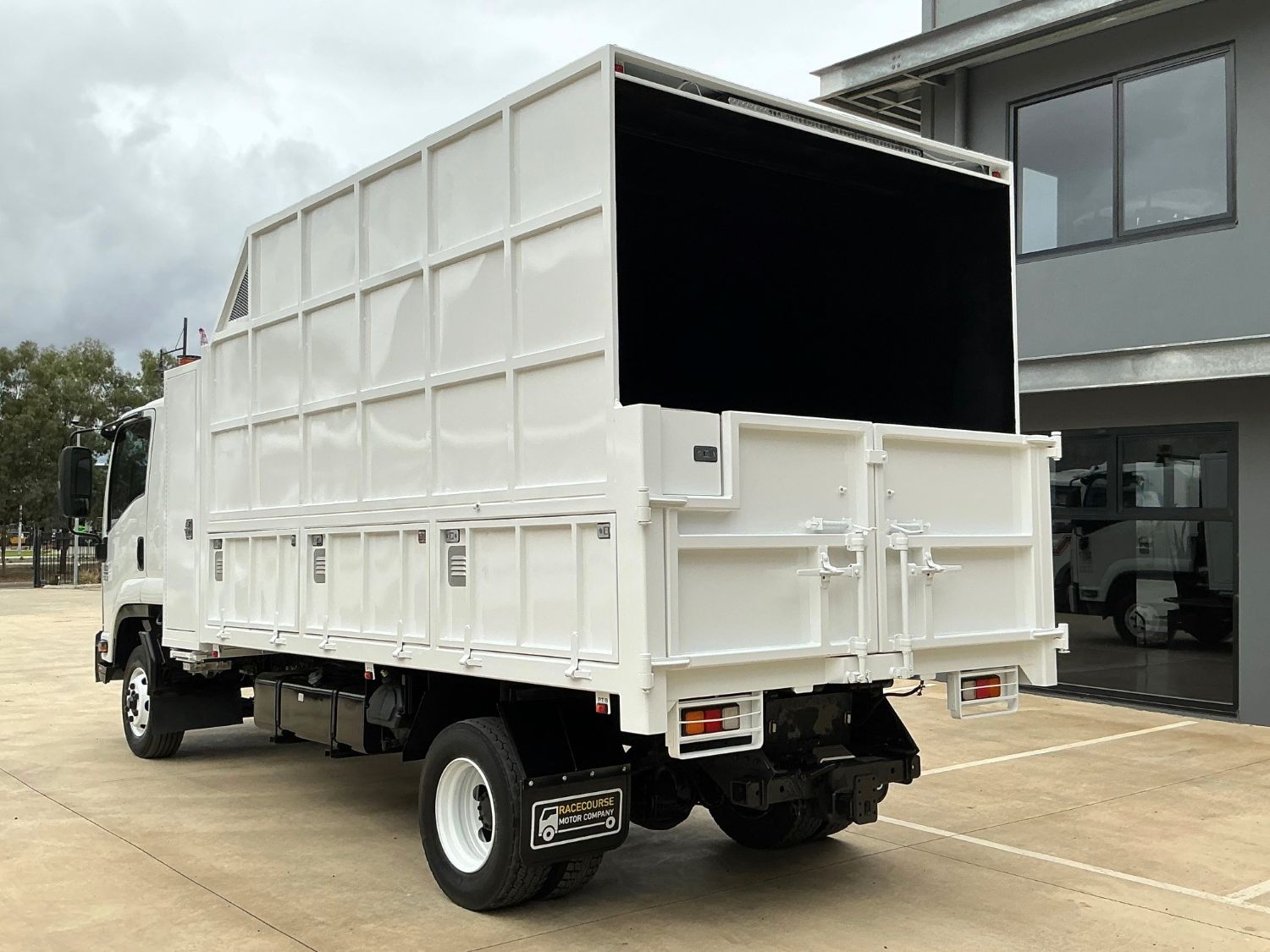 2014 ISUZU FRR600 CHIPPER TIPPER