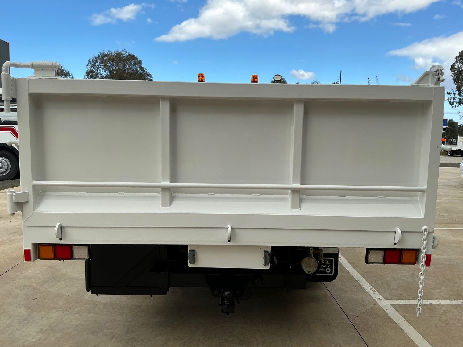 2012 HINO 300 TIPPER