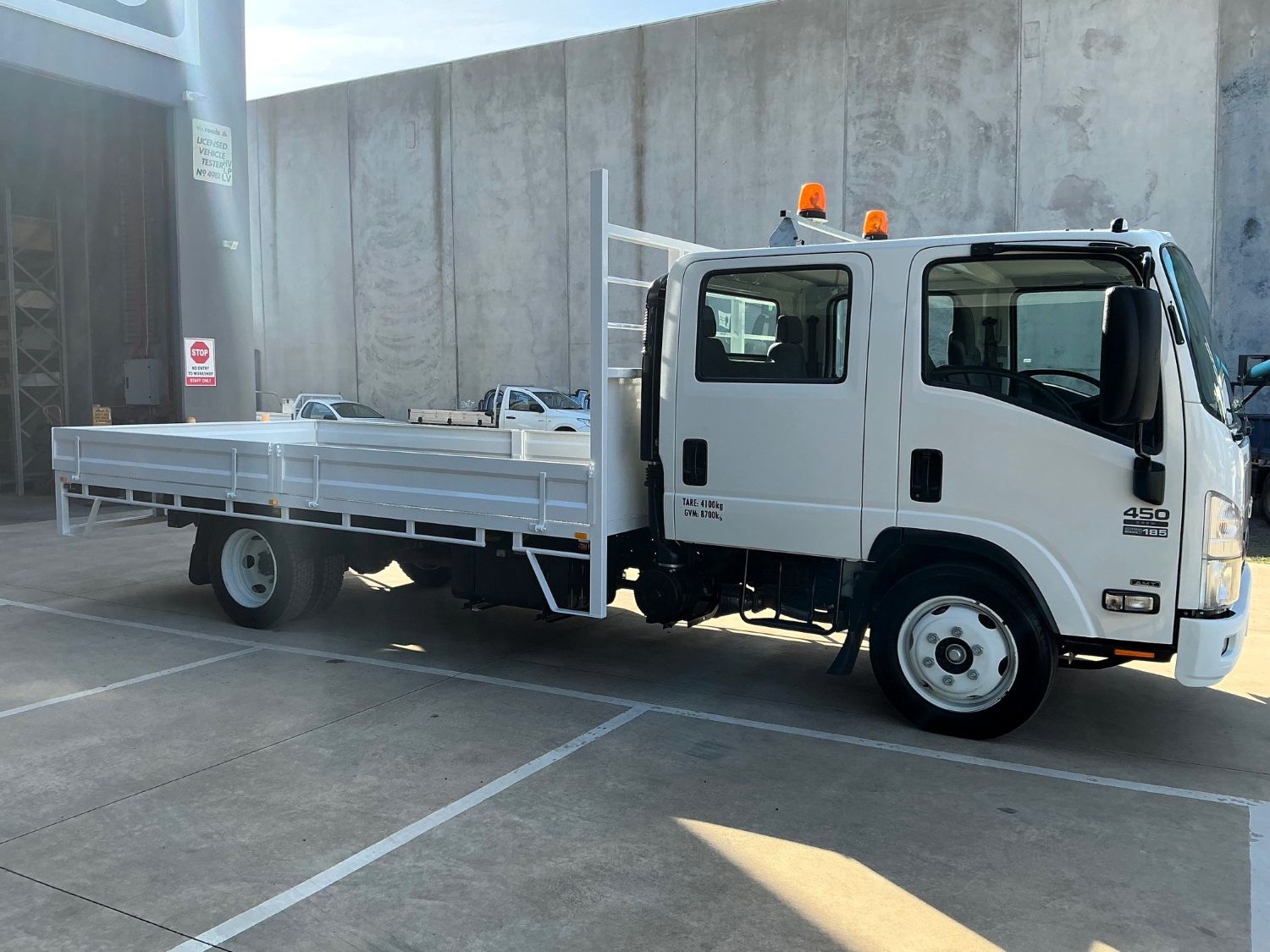 2015 Isuzu NQR450 Dual Cab Tray