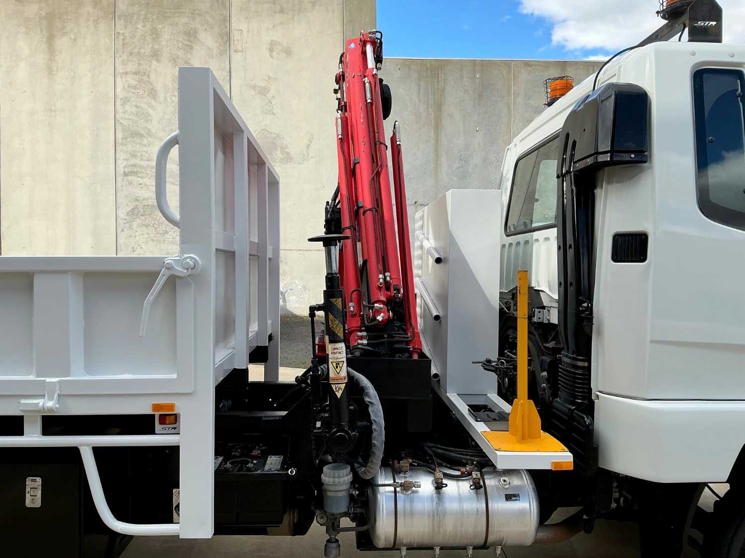 2014 FUSO FIGHTER TIPPER WITH CRANE