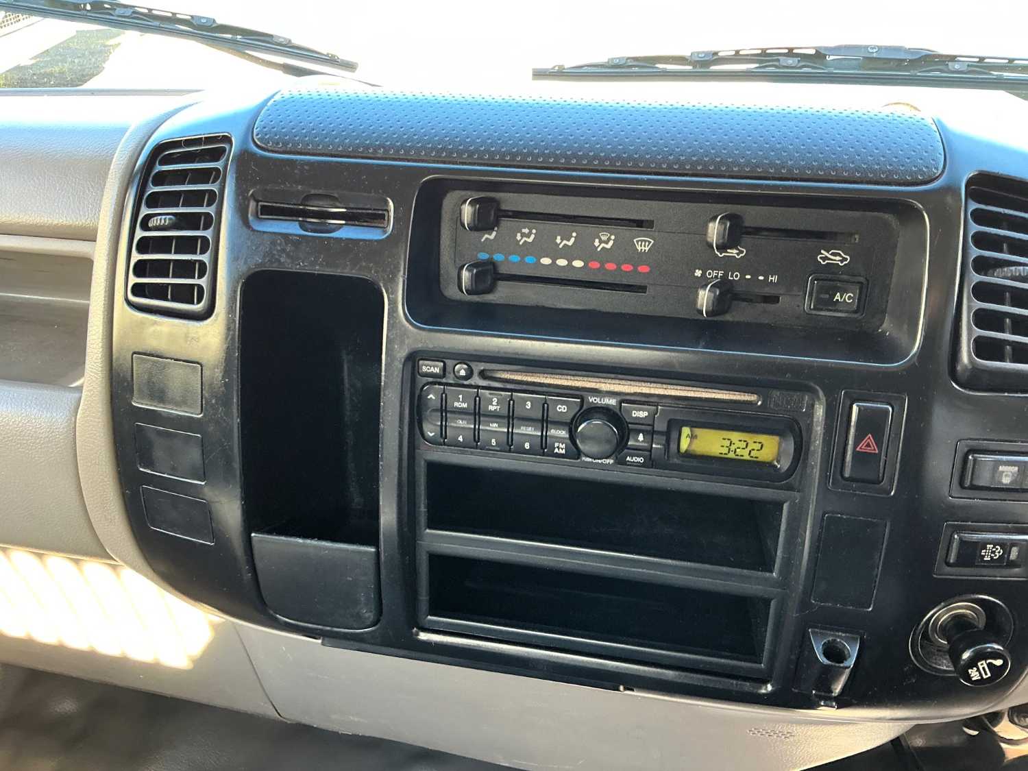 2011 HINO 300 TIPPER
