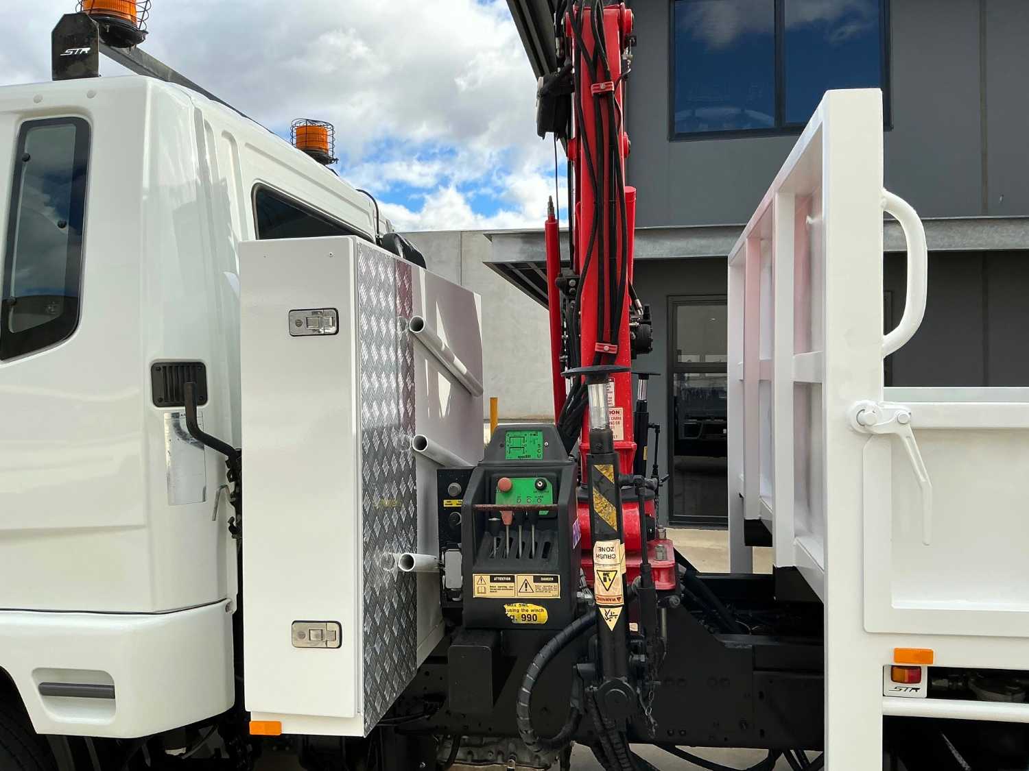 2014 FUSO FIGHTER TIPPER WITH CRANE