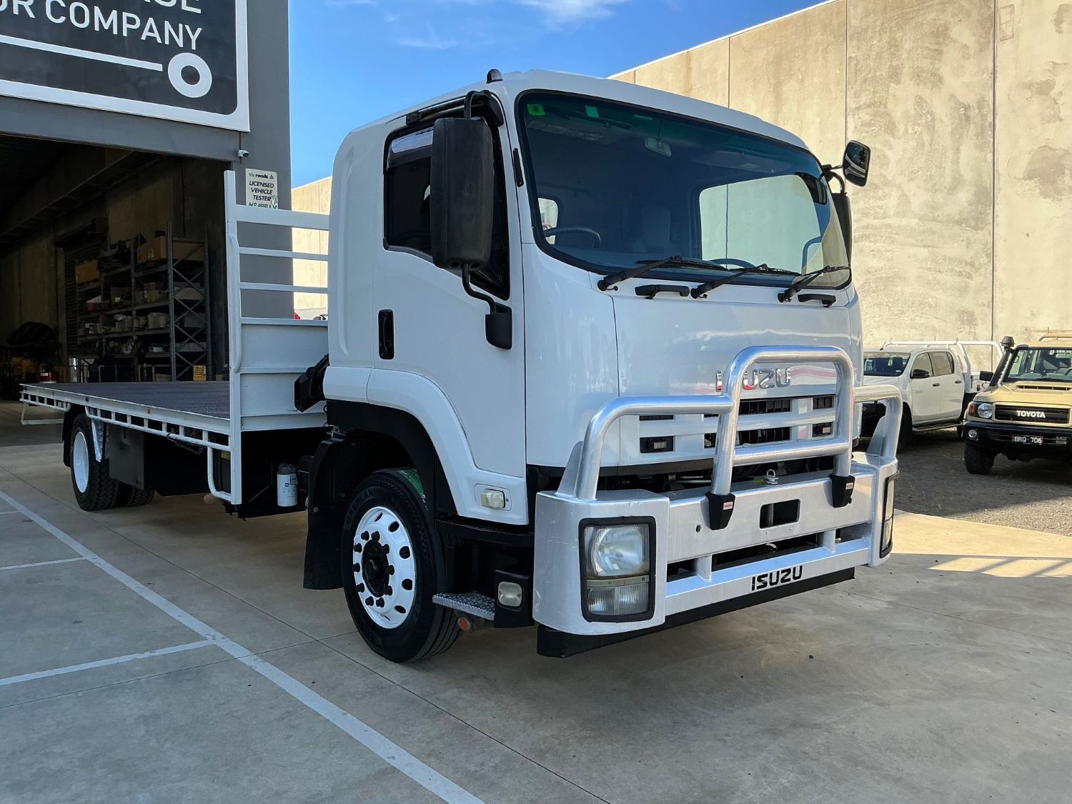 2014 ISUZU FTR900 CRANE TRUCK