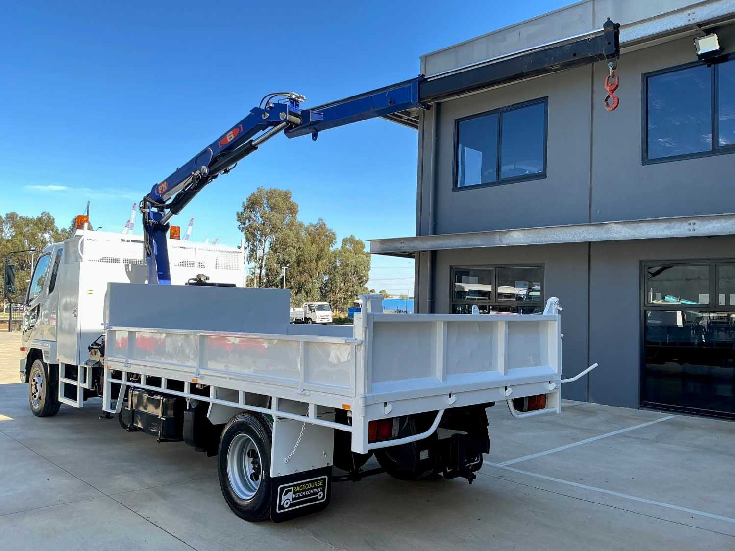2013 FUSO FIGHTER TIPPER WITH CRANE