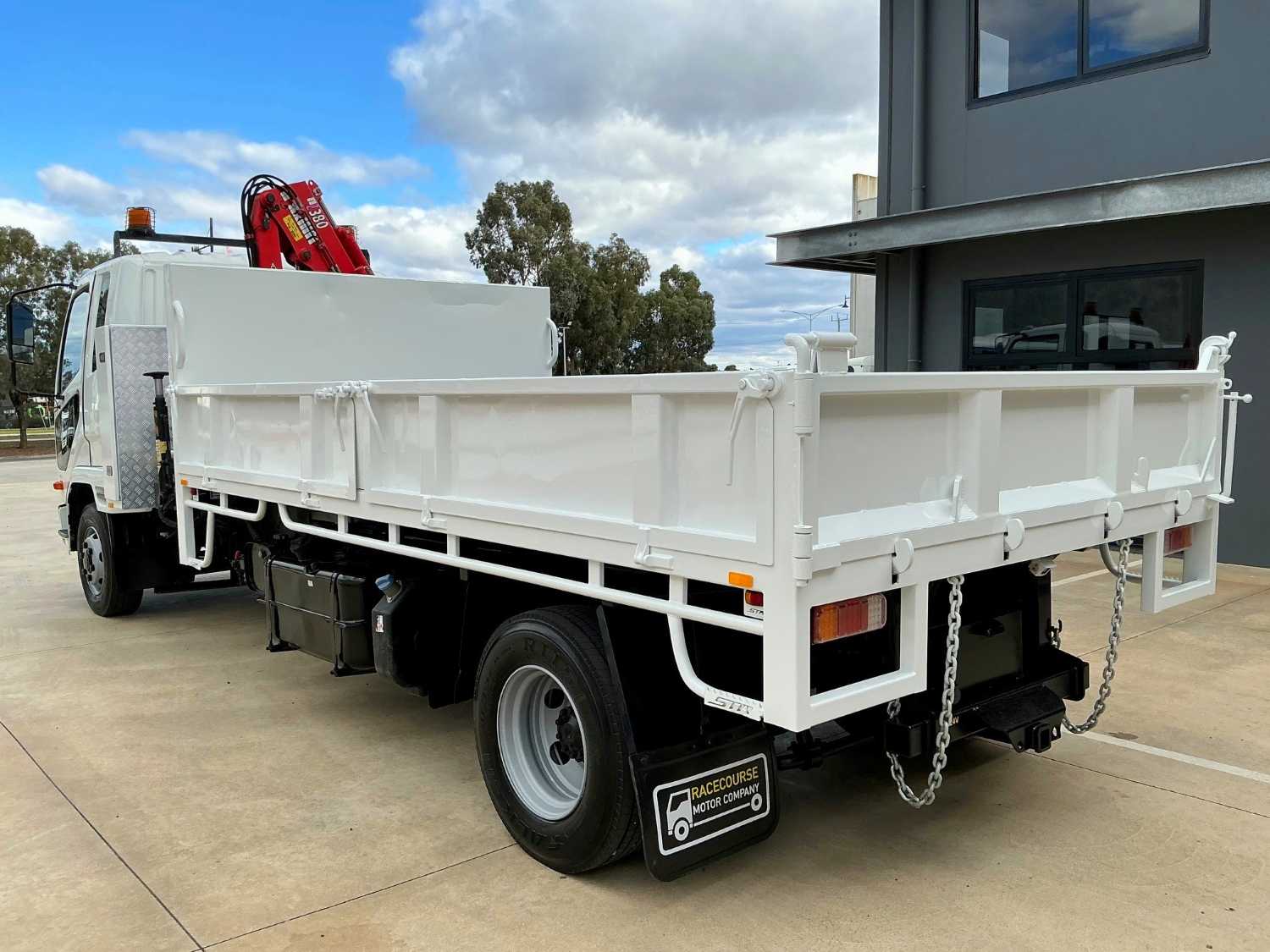 2014 FUSO FIGHTER TIPPER WITH CRANE