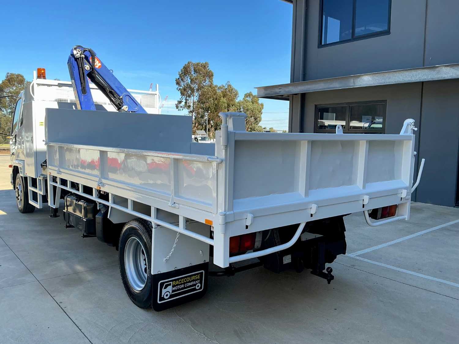 2013 FUSO FIGHTER TIPPER WITH CRANE
