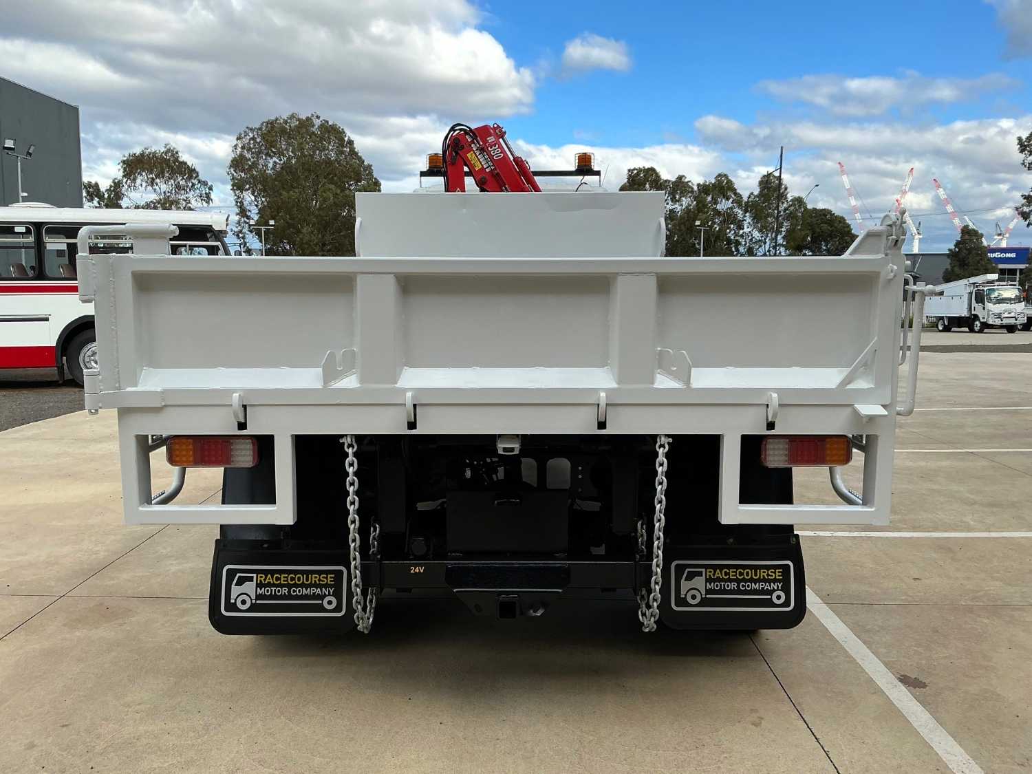 2014 FUSO FIGHTER TIPPER WITH CRANE