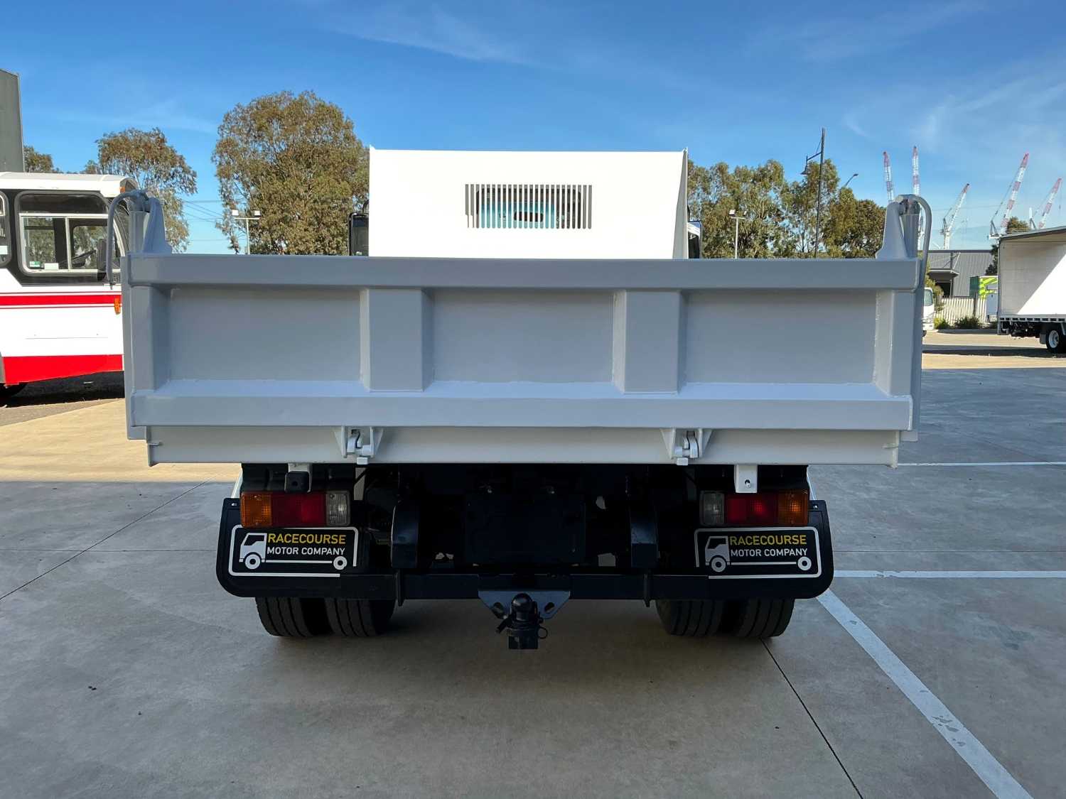 2011 HINO 300 TIPPER