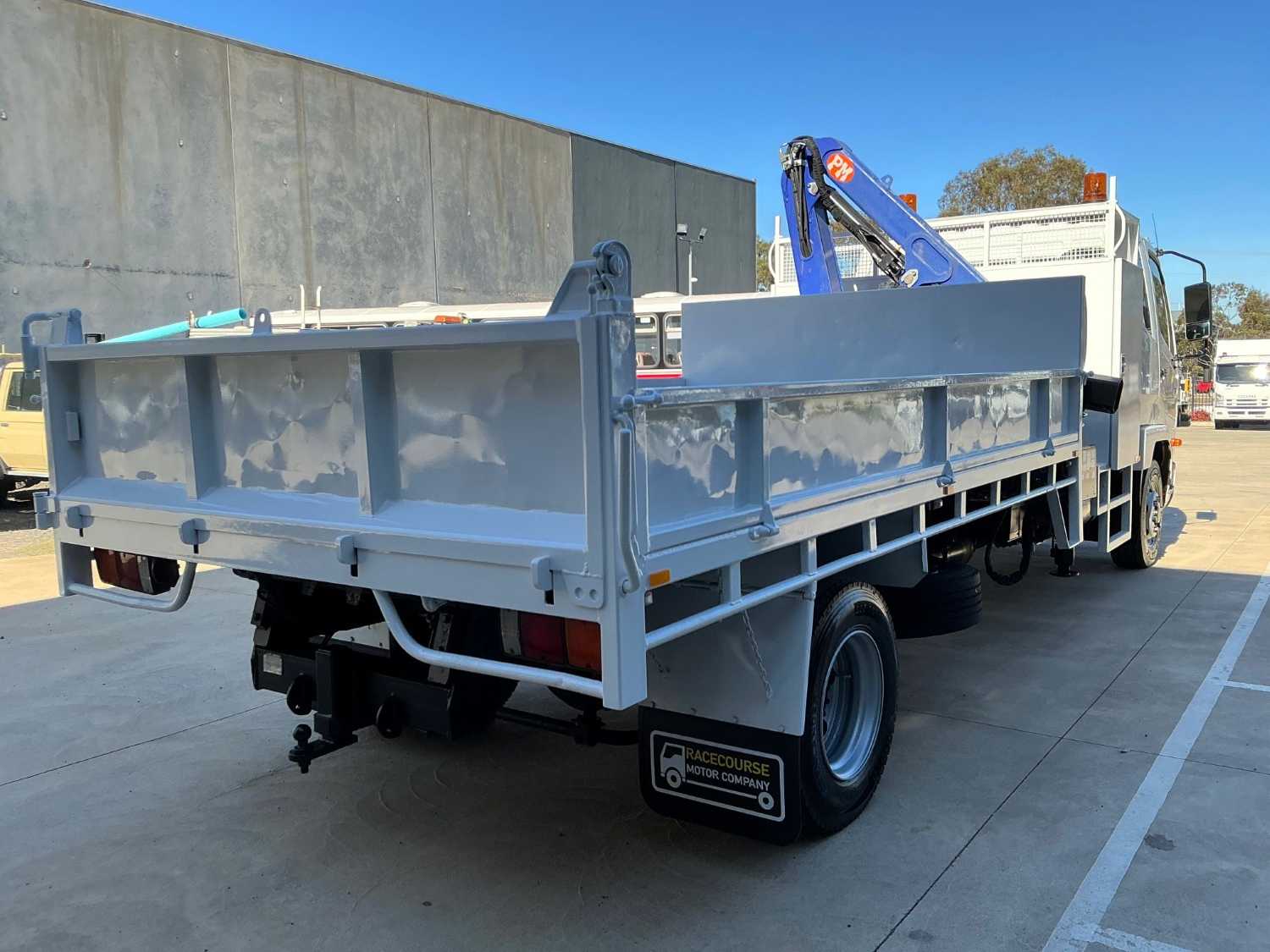 2013 FUSO FIGHTER TIPPER WITH CRANE