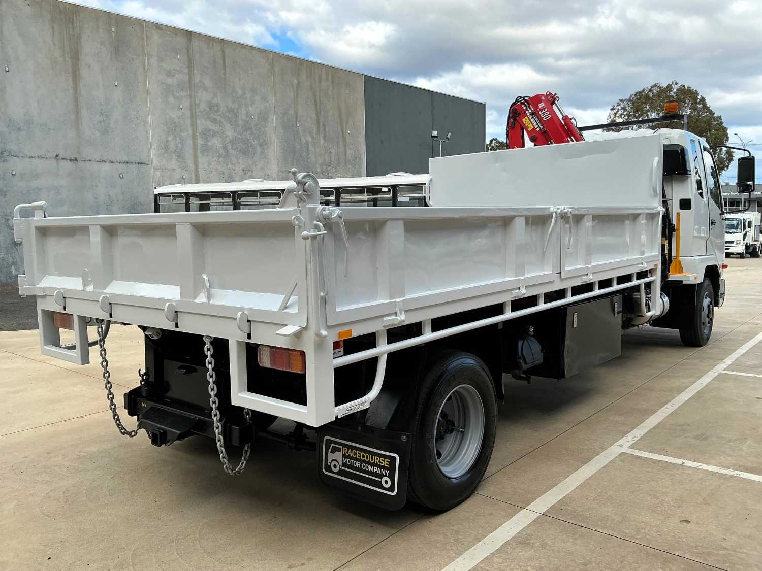 2014 FUSO FIGHTER TIPPER WITH CRANE
