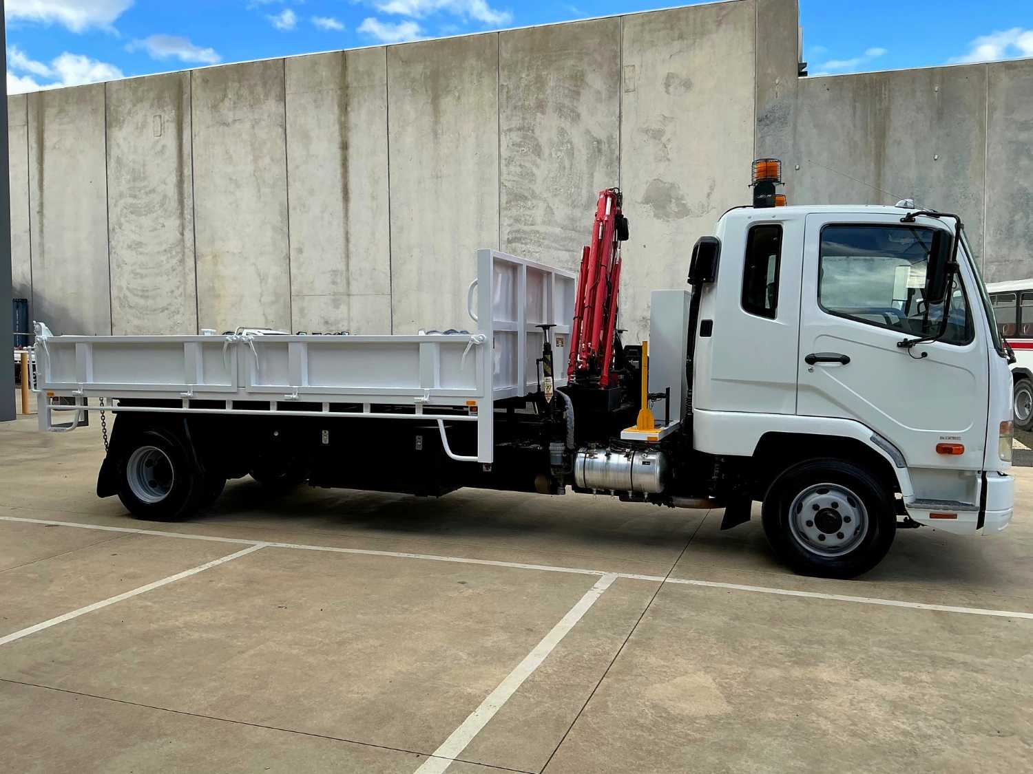 2014 FUSO FIGHTER TIPPER WITH CRANE