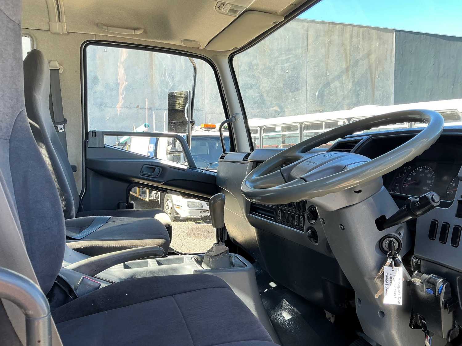 2013 FUSO FIGHTER TIPPER WITH CRANE