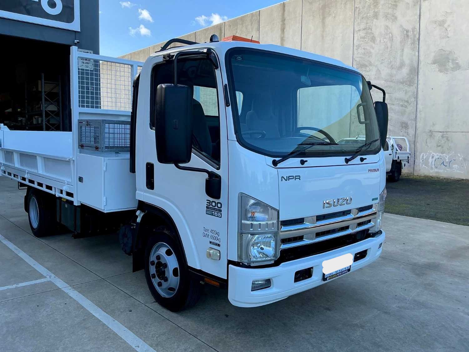 2012 ISUZU NPR300