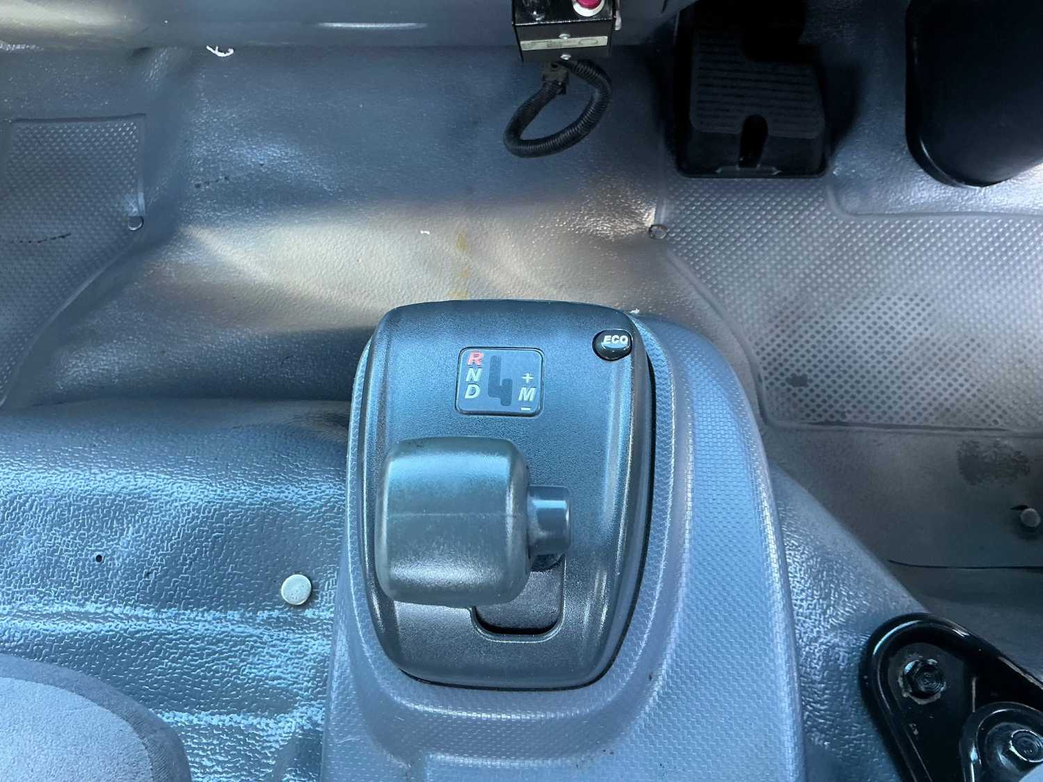 2012 ISUZU NPR300