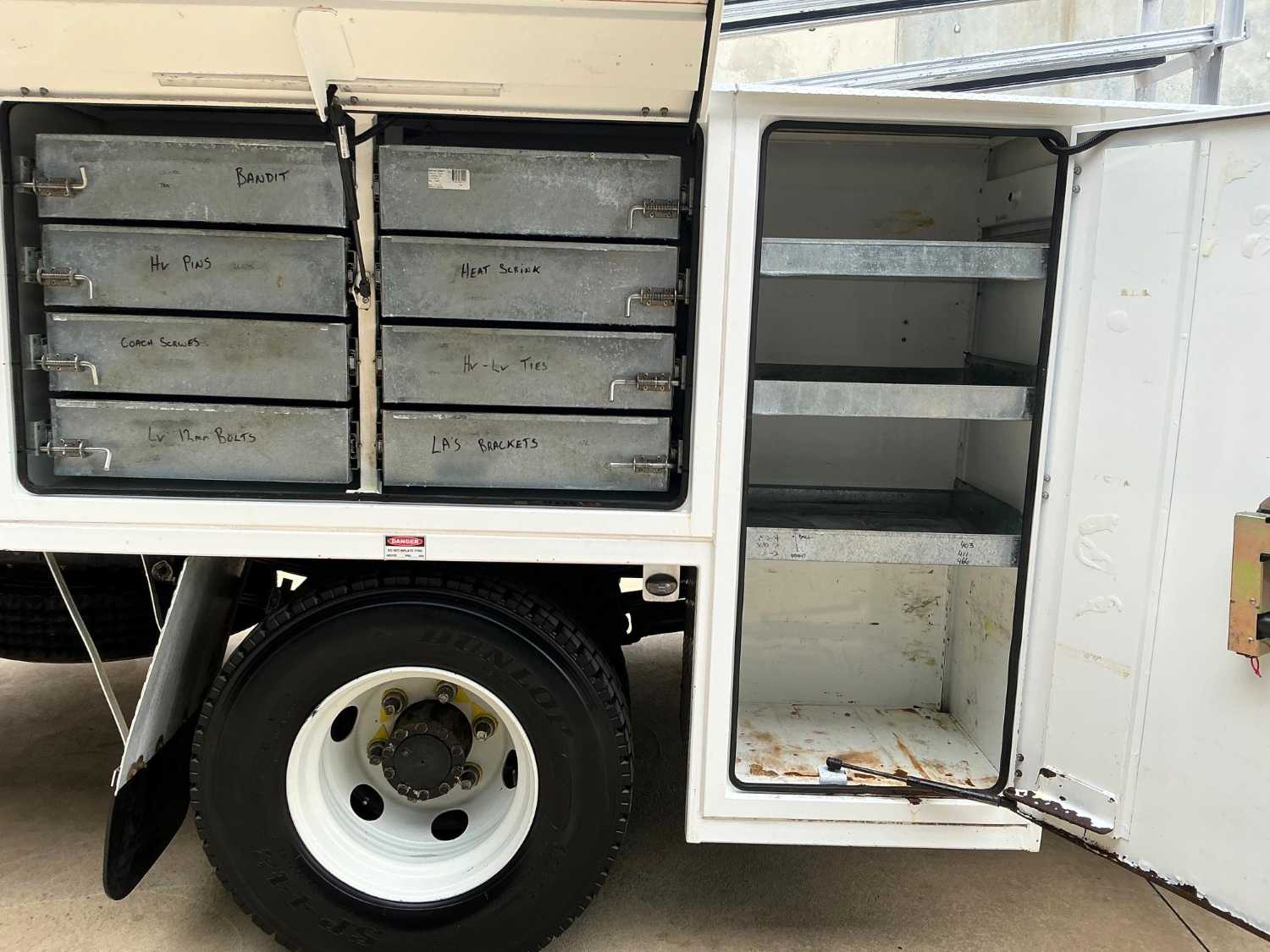 2011 ISUZU FRR500 SERVICE BODY