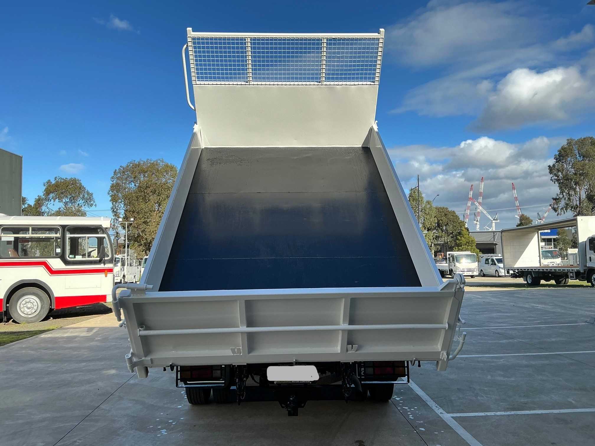 2012 ISUZU NPR300