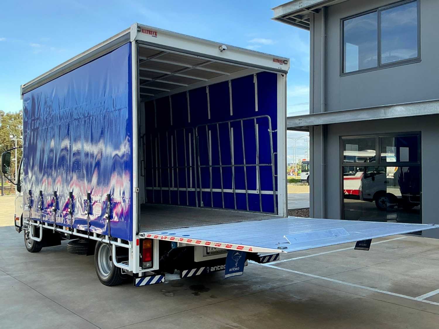 2017 HINO 300 CURTAINSIDER