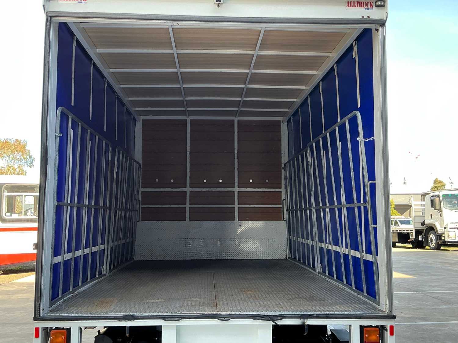 2017 HINO 300 CURTAINSIDER