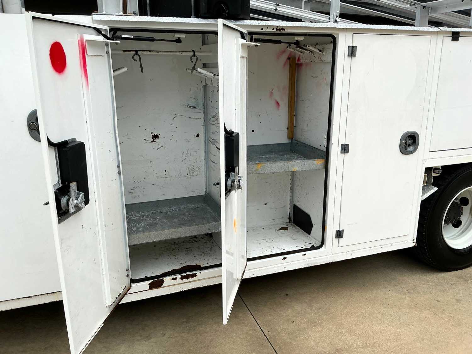 2011 ISUZU FRR500 SERVICE BODY