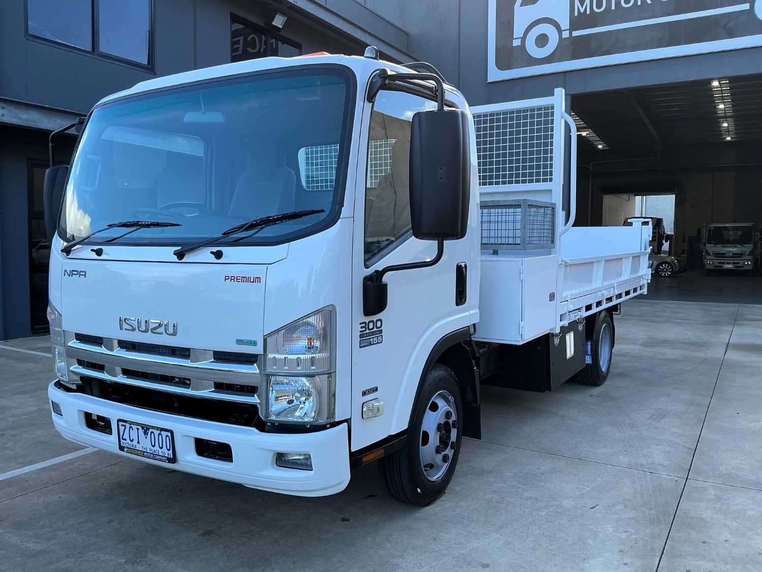 2012 ISUZU NPR300