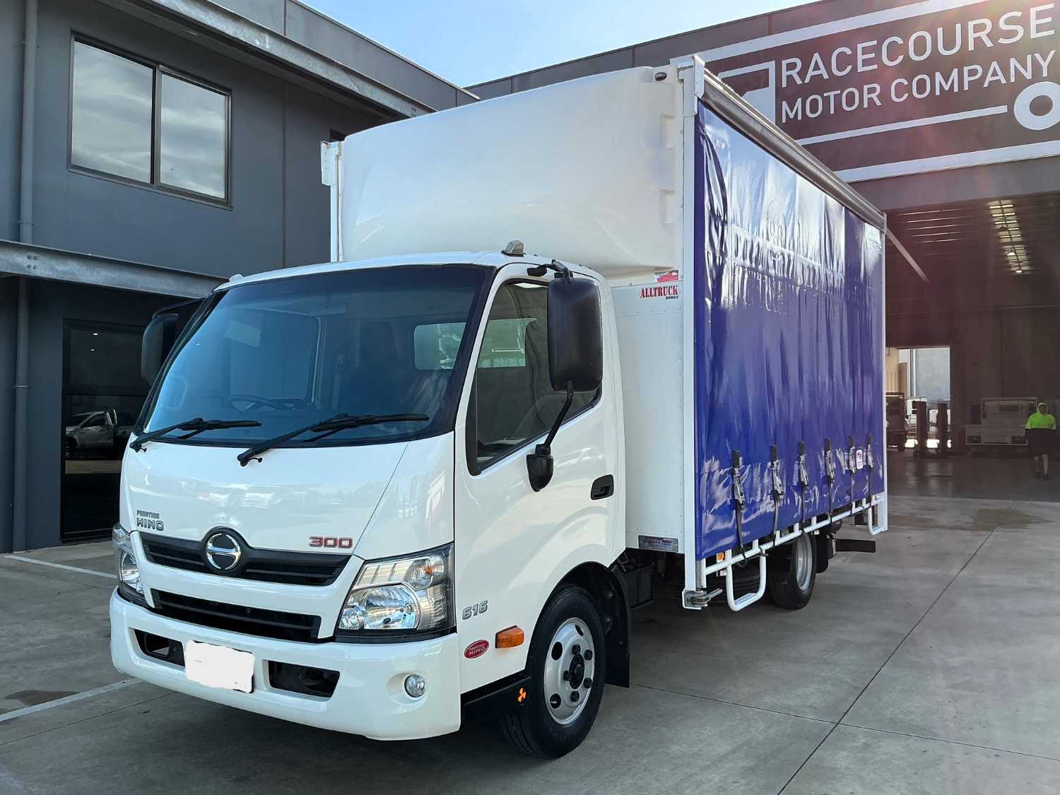 2017 HINO 300 CURTAINSIDER
